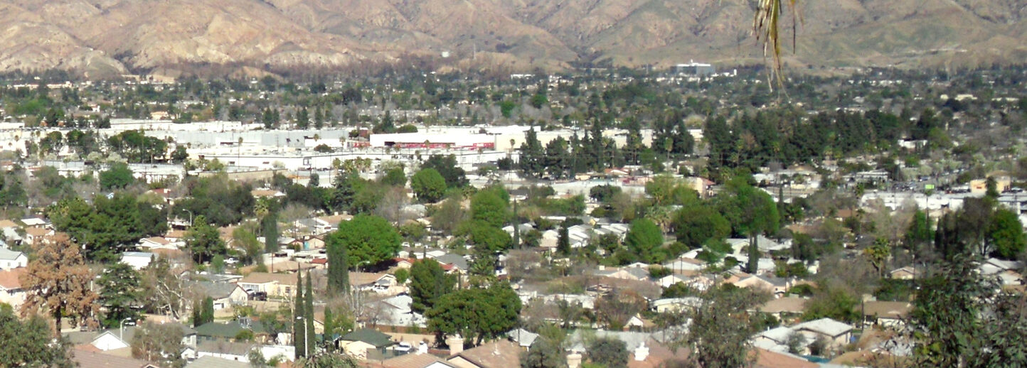 Houses and the mountains in Sylmar.