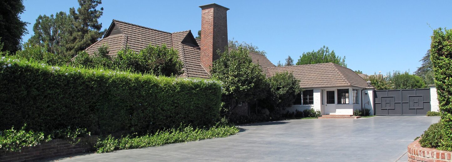 A gatehouse and hedges in Toluca Lake.