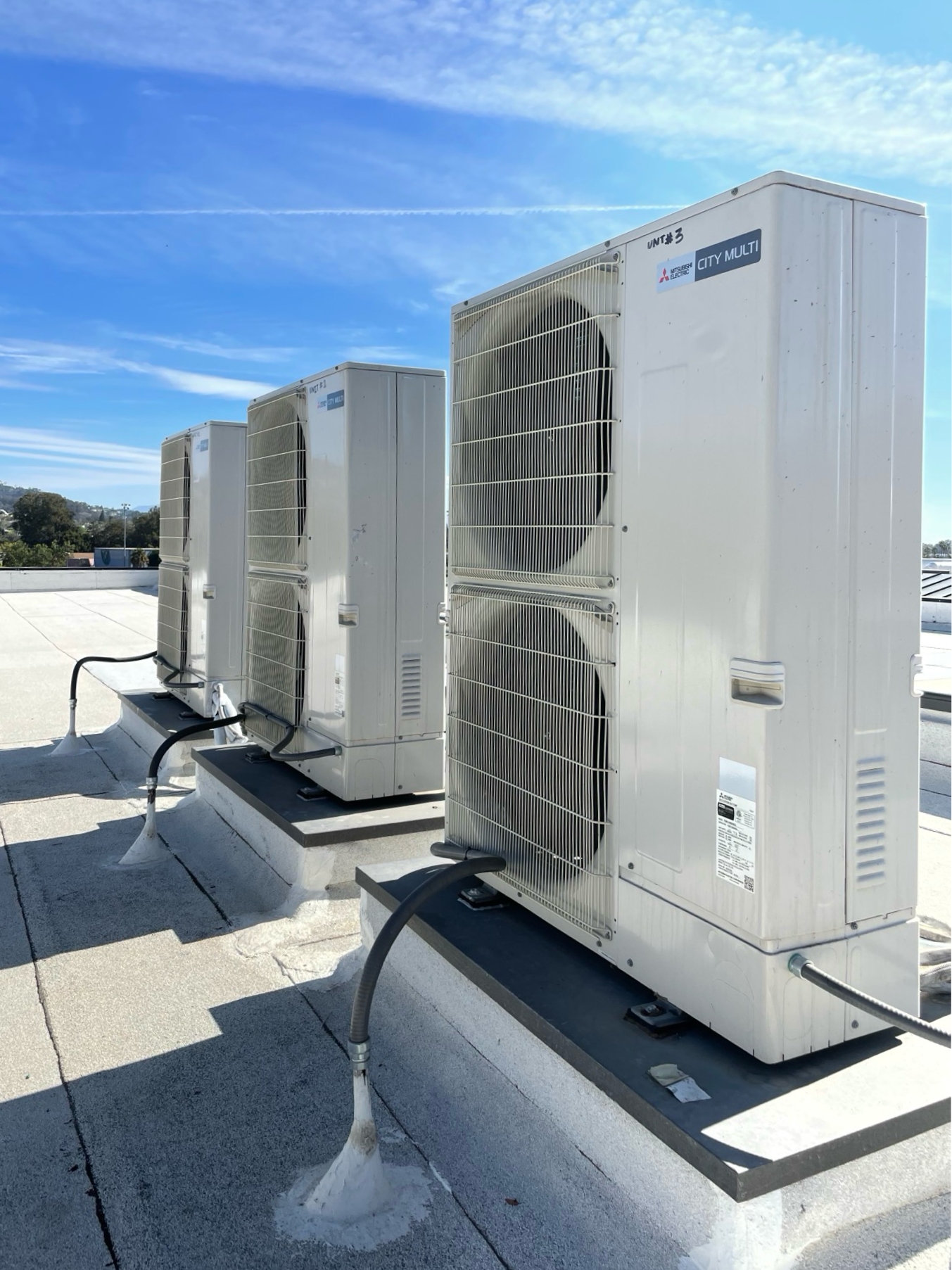Mitsubishi Electric City Multi outdoor units installed on a commercial rooftop